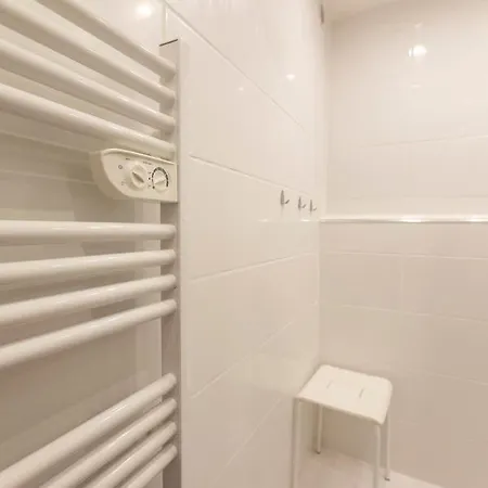 Apartment T3 Traversant Standing Garage Et Piscine Exterieure Gratuits