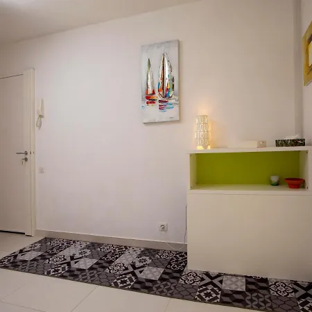 T3 Traversant Standing Garage Et Piscine Exterieure Gratuits Sete
